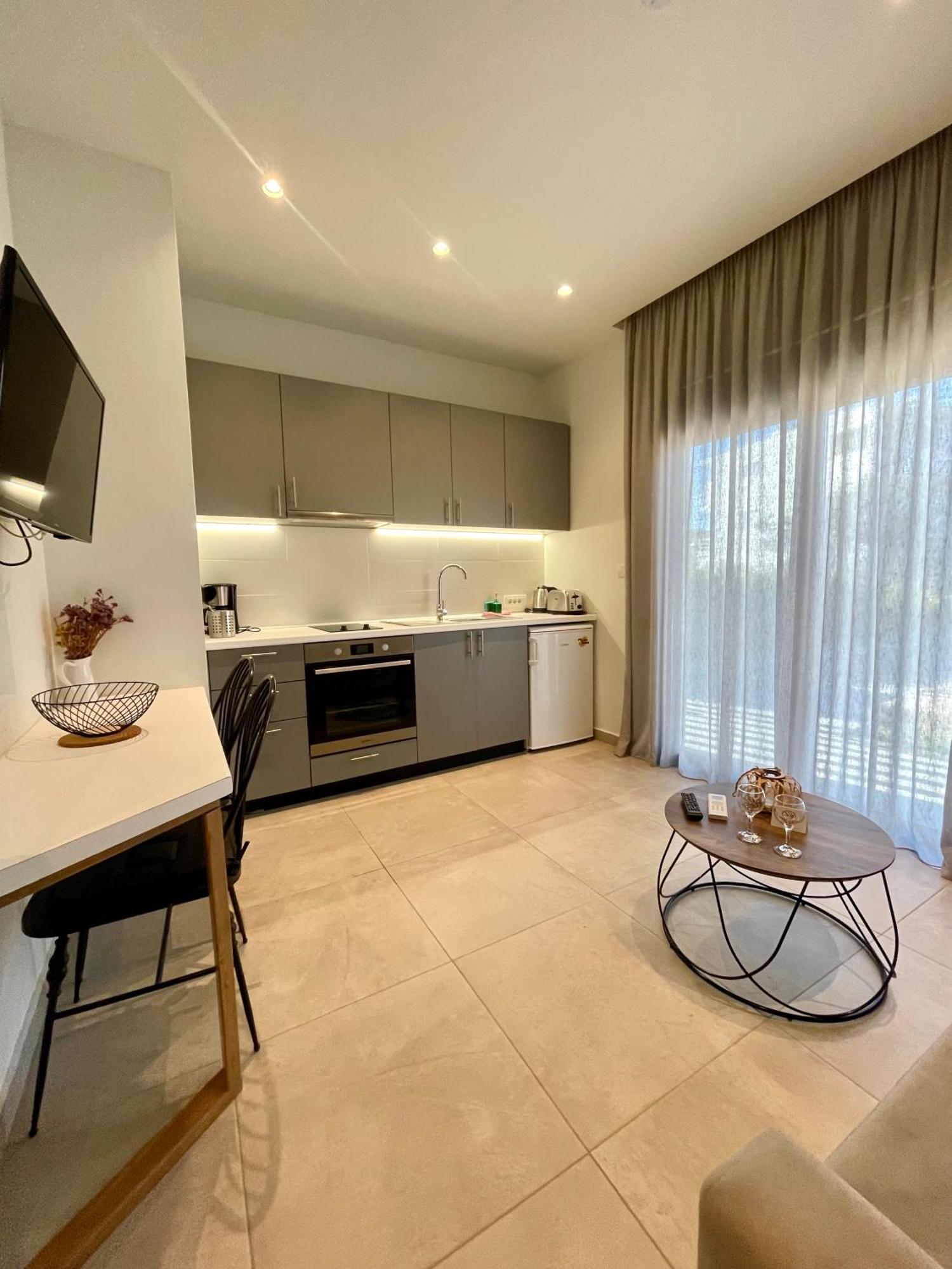 Kipos Suites & Apartments (Adults Only) Gennadi Quarto foto